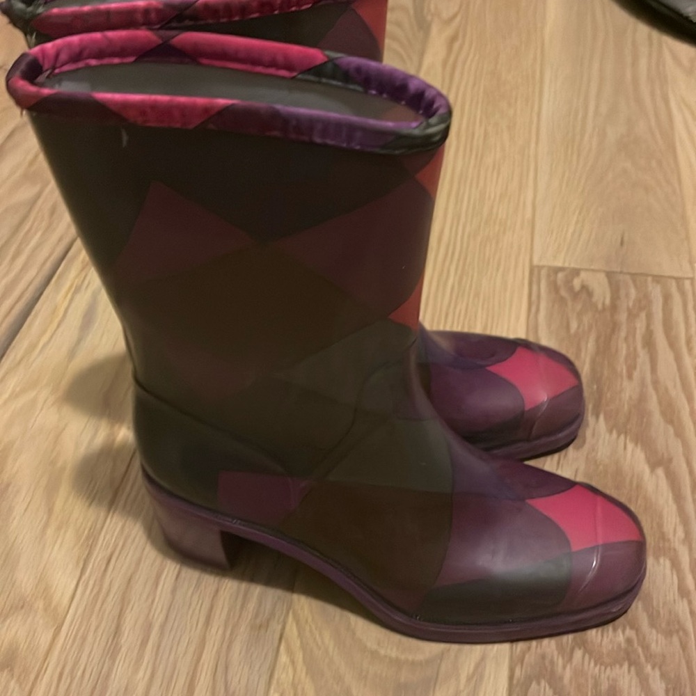 Emilio Pucci rain boots size 5. Perfect condition.
